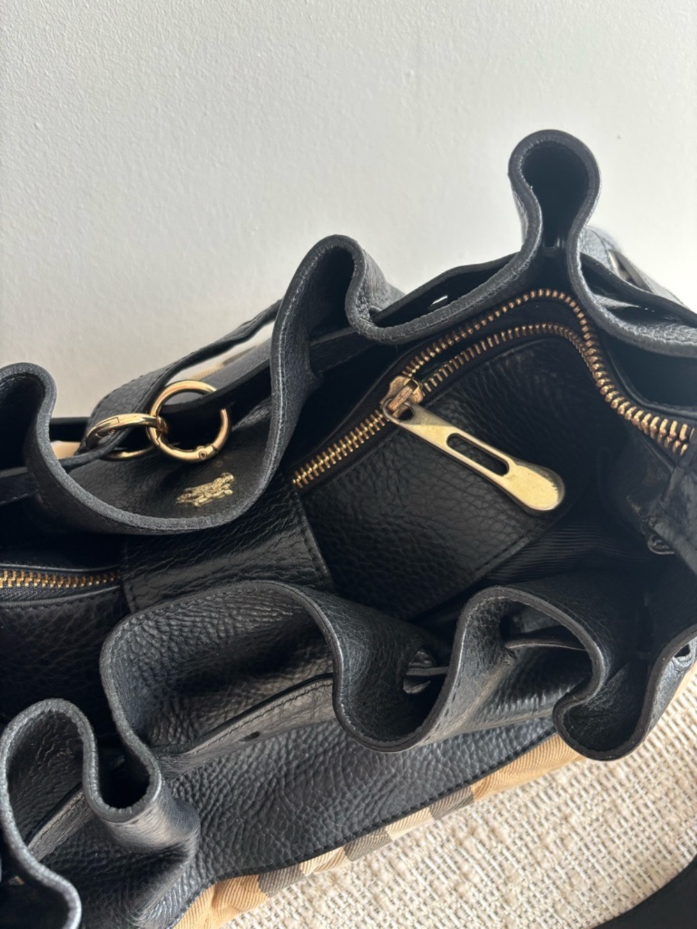 Authentic Burberry Classic Black Leather Vintage Shoulder Bag - Picture 7 of 11